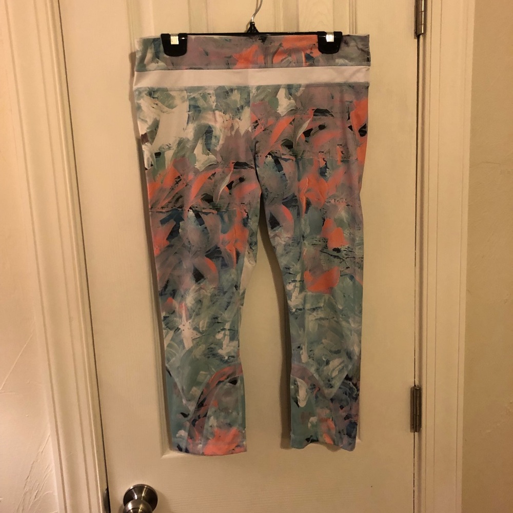 EUC lululemon crops size 10
